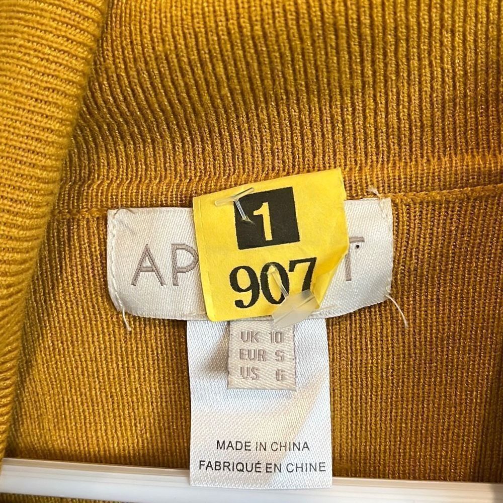 Apricot Yellow Cropped Sweater Size 6 - Picture 2 of 5